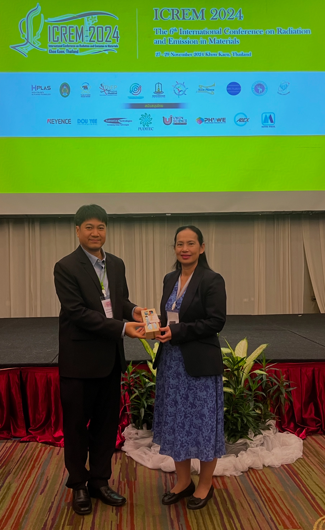 ดร.เพ็ญพิชชา วนจันทรรักษ์ ได้รับเชิญเป็นวิทยากรในงานประชุม The 6th International Conference on Radiation and Emission in Materials